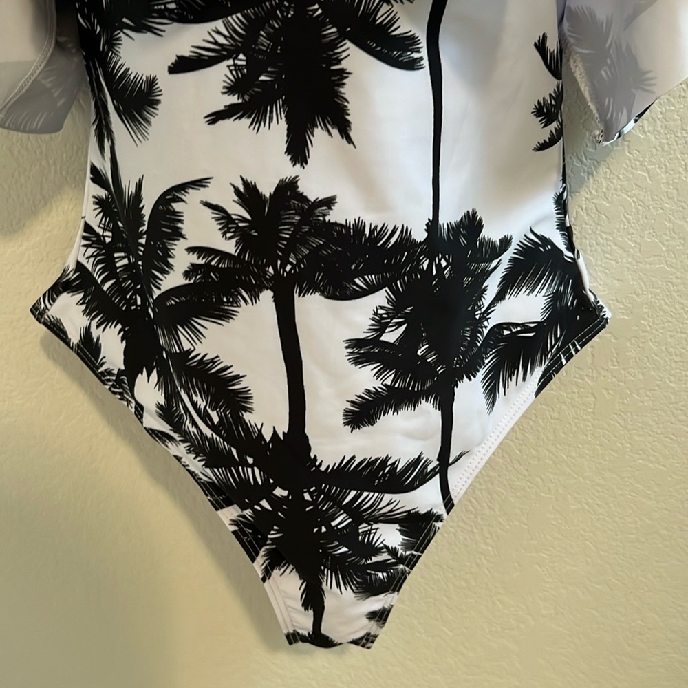 Bikini - Picture 4 of 5